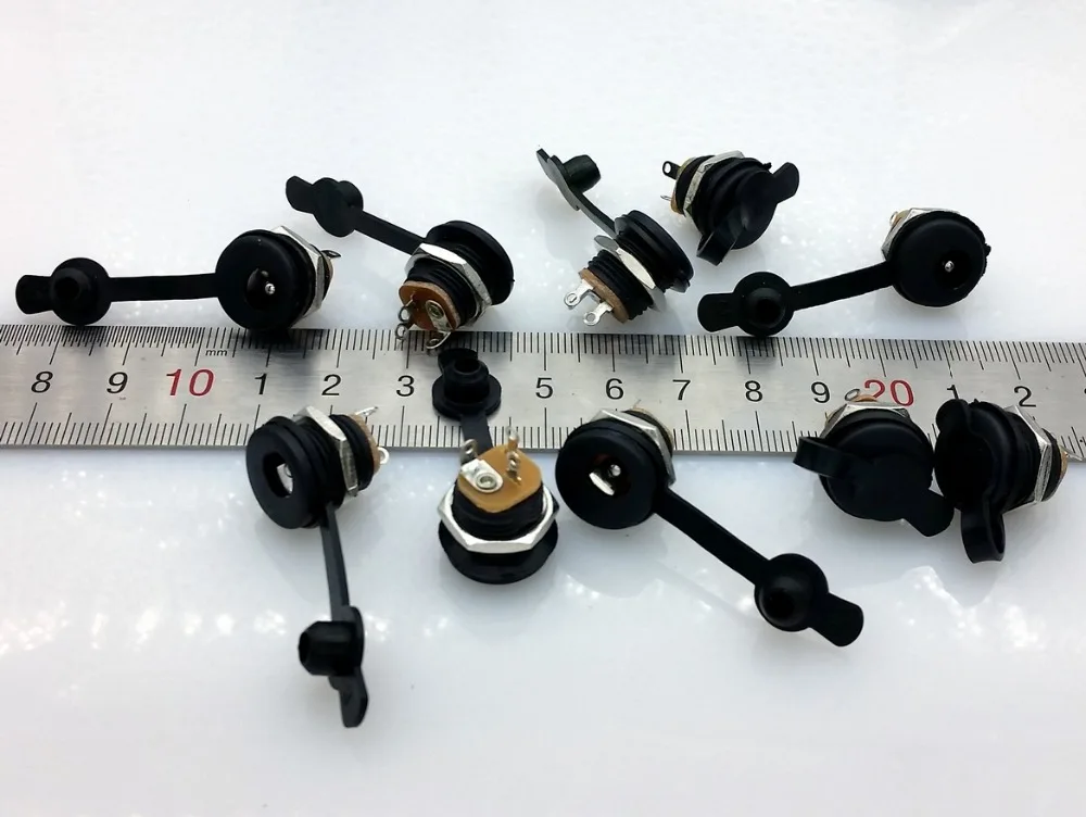3pin 5.5x2.5mm DC power supply socket DC Female Panel Mount Connector inside nut with waterproof cap 100pcs/lot
3pin 5.5x2.5mm DC power supply socket DC Female Panel Mount Connector inside nut with waterproof cap 100pcs/lot