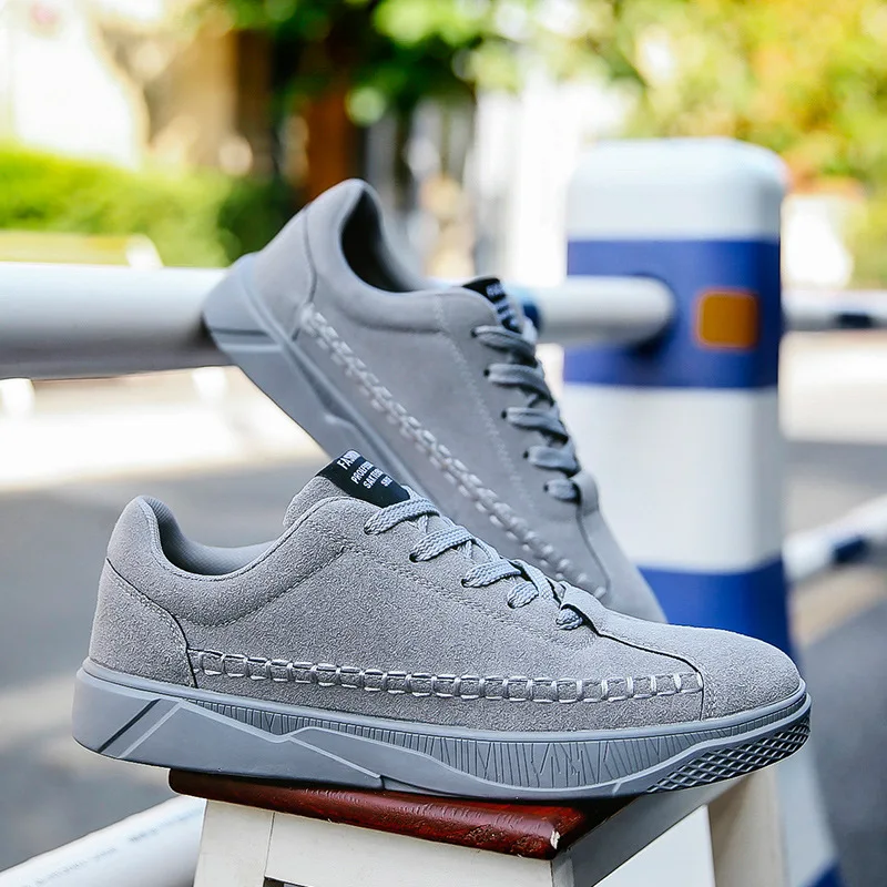 Весенне-летние кроссовки на шнурках, повседневные замшевые шлепанцы с поднятой линией автомобиля, новая модная мужская обувь
Весенне-летние кроссовки на шнурках, повседневные замшевые шлепанцы с поднятой линией автомобиля, новая модная мужская обувь