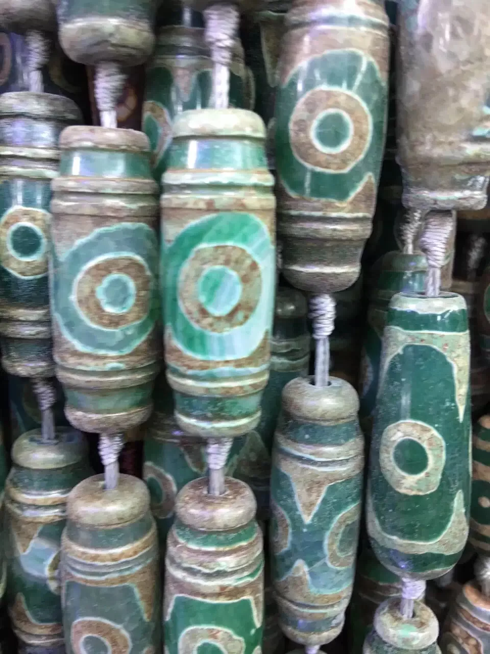 2strands/lot 3eyes Green Prayer Mala Tibetan Mystical Stone Dzi Beads Tibetan Charms Rice Gems Stone Matte Turtleback Drum Beads
2strands/lot 3eyes Green Prayer Mala Tibetan Mystical Stone Dzi Beads Tibetan Charms Rice Gems Stone Matte Turtleback Drum Beads