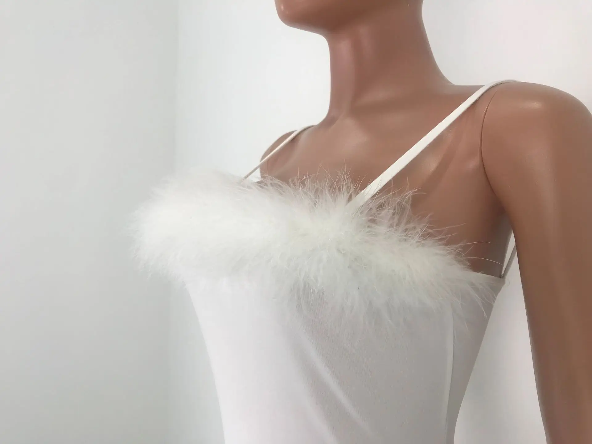HAOOHU Sexy Spaghetti Strap Feather Dress Bodycon Sleeveless Festival Women Clothes Vestido White Night Club Party Mini Dresses
HAOOHU Sexy Spaghetti Strap Feather Dress Bodycon Sleeveless Festival Women Clothes Vestido White Night Club Party Mini Dresses