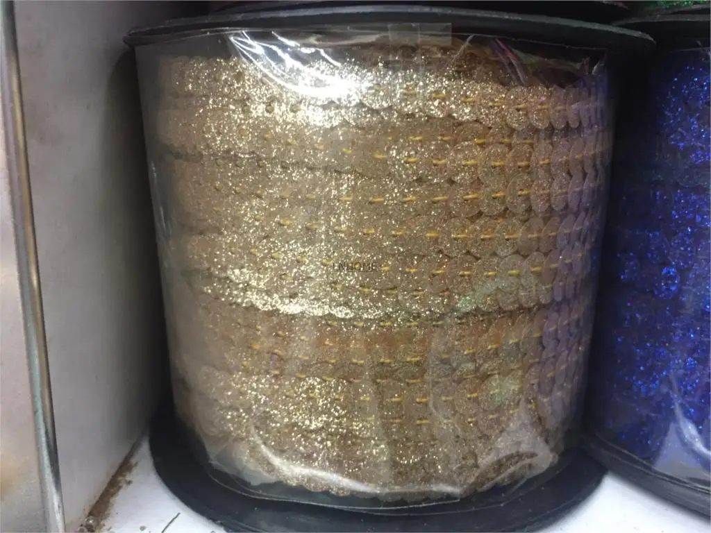 2017 New Design 100 Yards 6mm Glitter Powder Coating Sequins Roll Trim, Sold per Packet of 1 Roll(100 Yards)-Light Gold Confetti
2017 New Design 100 Yards 6mm Glitter Powder Coating Sequins Roll Trim, Sold per Packet of 1 Roll(100 Yards)-Light Gold Confetti