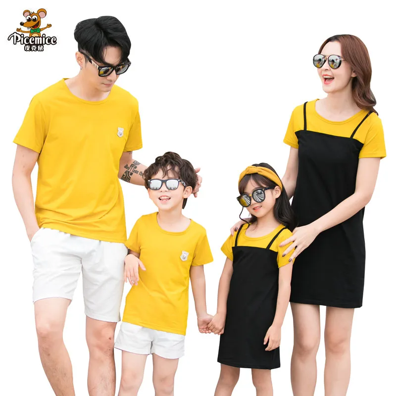 Family Look Clothing 2021 Summer Mother Daughter Dress Family Matching Outfits Father Son T-shirt Short Pants Clothes Set
Family Look Clothing 2021 Summer Mother Daughter Dress Family Matching Outfits Father Son T-shirt Short Pants Clothes Set