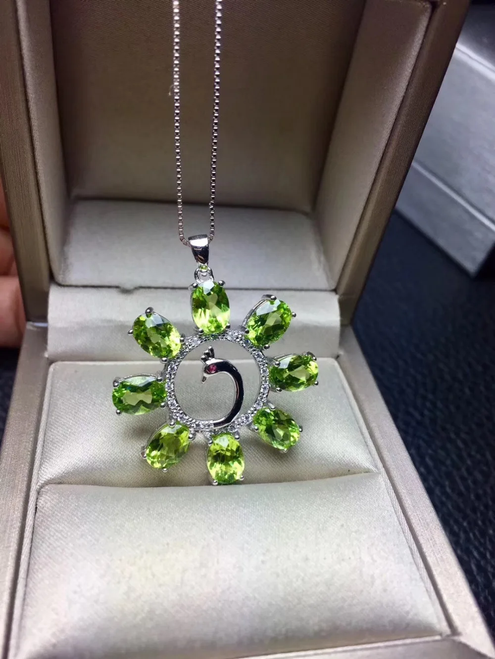 Natural peridot gem Elegant lovely peacock Pendant necklace S925 silver Natural olivine necklace women girl party fine jewelery
Natural peridot gem Elegant lovely peacock Pendant necklace S925 silver Natural olivine necklace women girl party fine jewelery