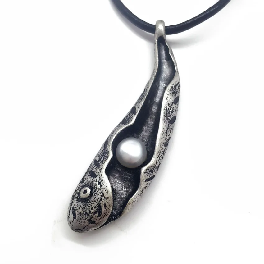 Fresh Water Pearl Necklace, Black Genuine Leather Fish Alloy Retro Accessories For Women
Fresh Water Pearl Necklace, Black Genuine Leather Fish Alloy Retro Accessories For Women