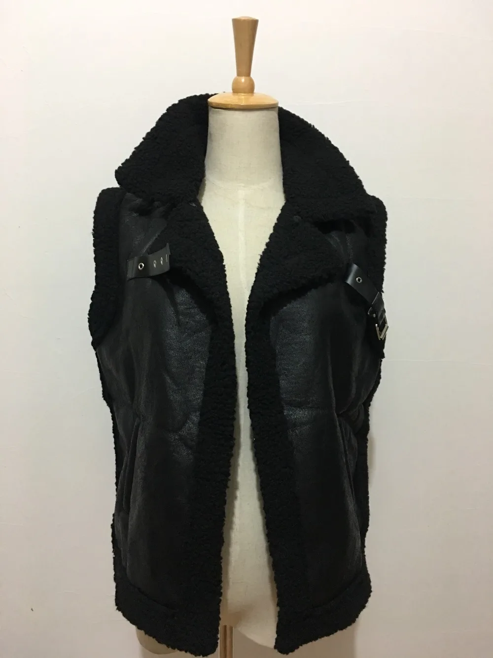 spring new fur collar short thick lamb's wool suede vest female vest waistcoat jacket Slim
spring new fur collar short thick lamb's wool suede vest female vest waistcoat jacket Slim