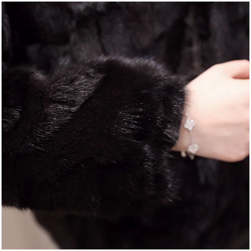 Natural mink fur jacket women O neck real mink fur coat 2019 autumn winter collection
Natural mink fur jacket women O neck real mink fur coat 2019 autumn winter collection