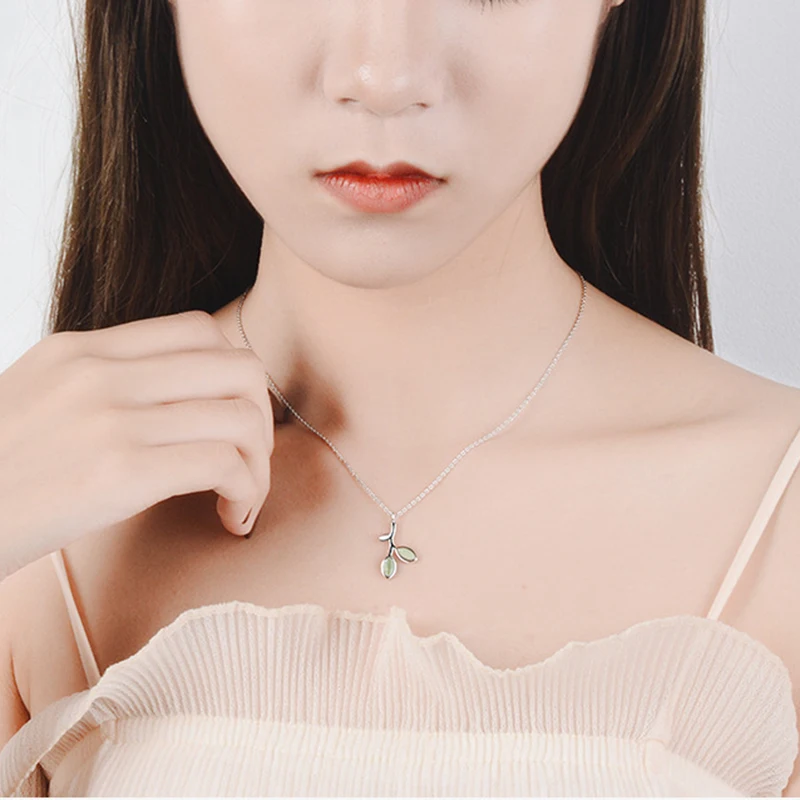 XIYANIKE 925 Sterling Silver New Design Simple Leaves Pendant Necklace For Women Girls Green Opal Spring Clothing Accessories
XIYANIKE 925 Sterling Silver New Design Simple Leaves Pendant Necklace For Women Girls Green Opal Spring Clothing Accessories