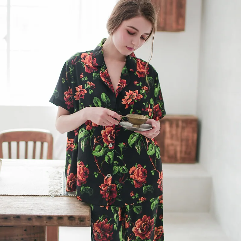 Summer Short Sleeve Two - Piece Ice Silk Pajama Set Thin Loose Printing Flowers Pyjamas Women Korea Pijama Mujer Sexy Home Suit
Summer Short Sleeve Two - Piece Ice Silk Pajama Set Thin Loose Printing Flowers Pyjamas Women Korea Pijama Mujer Sexy Home Suit