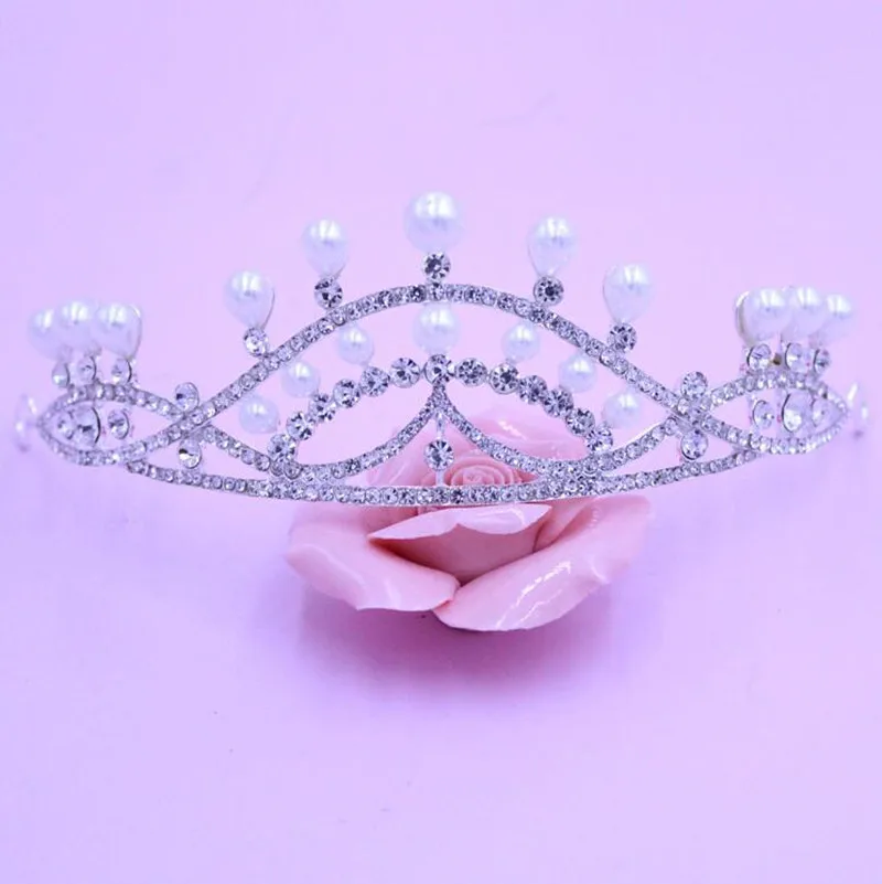 Fashion Shiny Crystal Rhinestone Pearl Beaded Crown Headband Tiara Queen Crown Bridal Wedding Tiara Accessories Girl Headpiece
Fashion Shiny Crystal Rhinestone Pearl Beaded Crown Headband Tiara Queen Crown Bridal Wedding Tiara Accessories Girl Headpiece