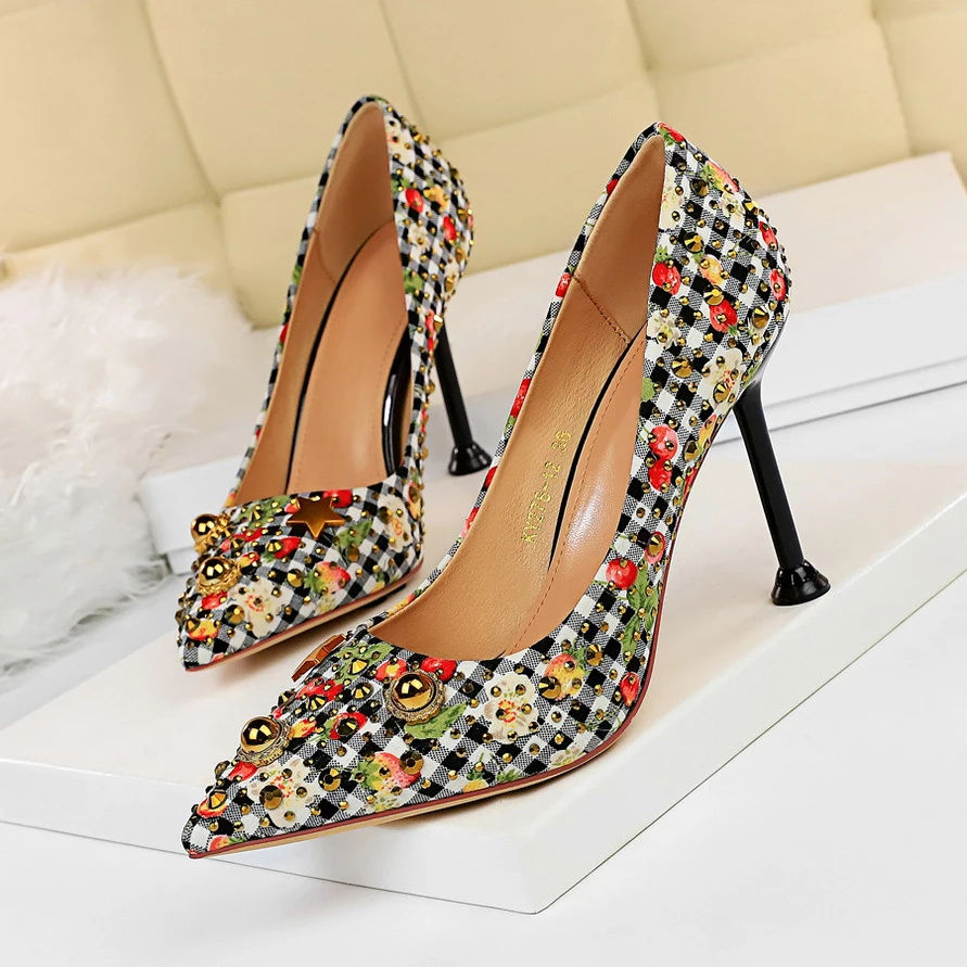 New Arrive Ladies Sexy Thin High Heels 9.5cm Checker Pattern Rhinestone Rivet Spring Autumn Pump Women Dress Party Wedding Shoes
New Arrive Ladies Sexy Thin High Heels 9.5cm Checker Pattern Rhinestone Rivet Spring Autumn Pump Women Dress Party Wedding Shoes