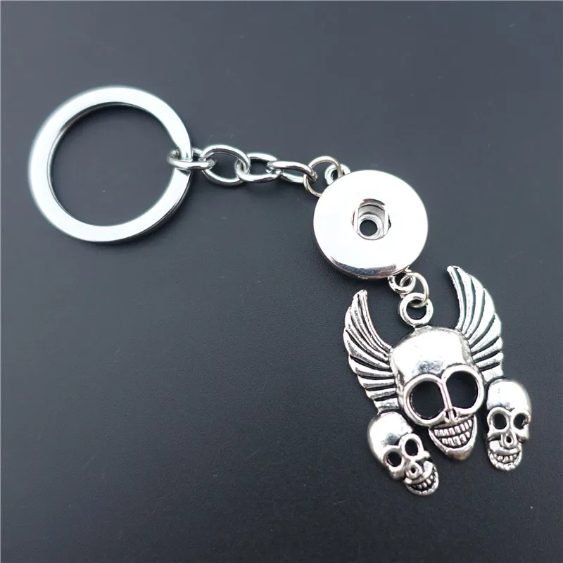 Skulls Keychains Vintage Metal 18mm Snap Buttons Skeleton Keyrings Men Death Head Jewelry Halloween Gift
Skulls Keychains Vintage Metal 18mm Snap Buttons Skeleton Keyrings Men Death Head Jewelry Halloween Gift