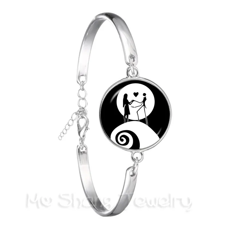 Новый классический браслет Jack And Sally, 18 мм стеклянный купол, посеребренный браслет для женщин и мужчин на Хэллоуин, креативные подарки
Новый классический браслет Jack And Sally, 18 мм стеклянный купол, посеребренный браслет для женщин и мужчин на Хэллоуин, креативные подарки
