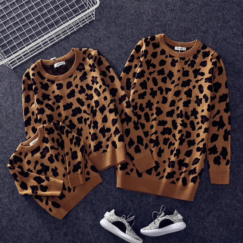 Parent-child Outfits Family Look Leopard Sweaters Family Matching Clothes Mother Daughter Son Baby Boys Girls Warm Winter Coats
Parent-child Outfits Family Look Leopard Sweaters Family Matching Clothes Mother Daughter Son Baby Boys Girls Warm Winter Coats