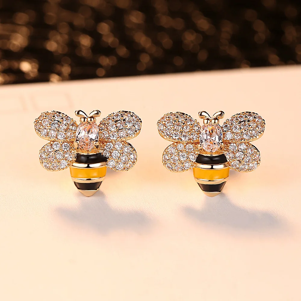 Silikolove 1pair Korean Version Trend Sweet Temperament Color Glaze Drop Oil Small Bee Earrings Women Fashion Jewelry Arete
Silikolove 1pair Korean Version Trend Sweet Temperament Color Glaze Drop Oil Small Bee Earrings Women Fashion Jewelry Arete