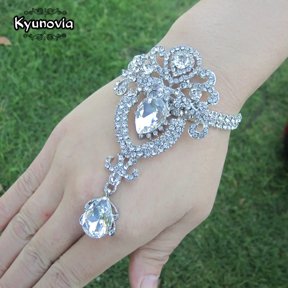 Kyunovia Elegant Prom Wrist flower Pearl Bracelet Crystal Wedding Wrist Corsage Brooch boutonnieres Groomsmen Buttonhole D86
Kyunovia Elegant Prom Wrist flower Pearl Bracelet Crystal Wedding Wrist Corsage Brooch boutonnieres Groomsmen Buttonhole D86