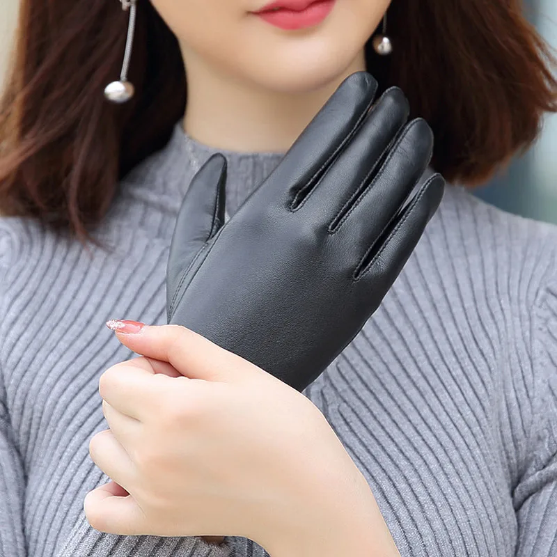 Autumn And Winter Women's Touch Screen Leather Gloves Sheepskin Thickening And Velvet Fashion Solid Color High Quality
Autumn And Winter Women's Touch Screen Leather Gloves Sheepskin Thickening And Velvet Fashion Solid Color High Quality