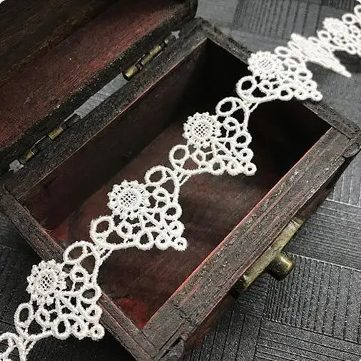 20yards White Water Soluble Polyester Embroidery Lace Trim Fabric DIY Handmade Sewing Apparel Accessories Lace Collar Applique
20yards White Water Soluble Polyester Embroidery Lace Trim Fabric DIY Handmade Sewing Apparel Accessories Lace Collar Applique