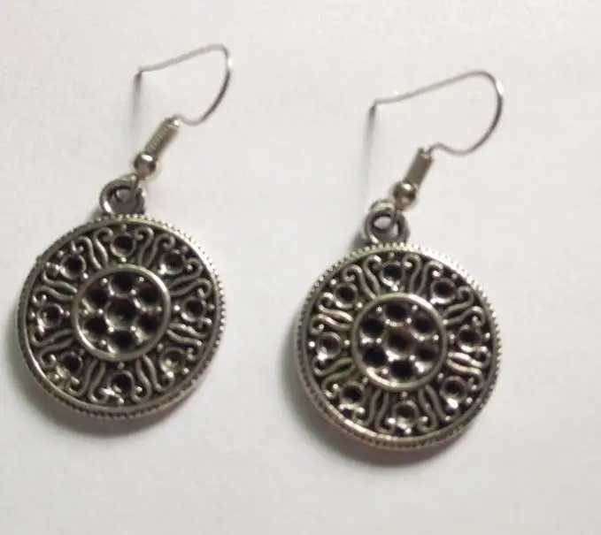 50 Pair Vintage Silver Medieval Filigree Round wheel Charms Drop/Dangle Earrings For Girls Women Dress Brand Jewelry Accessories
50 Pair Vintage Silver Medieval Filigree Round wheel Charms Drop/Dangle Earrings For Girls Women Dress Brand Jewelry Accessories