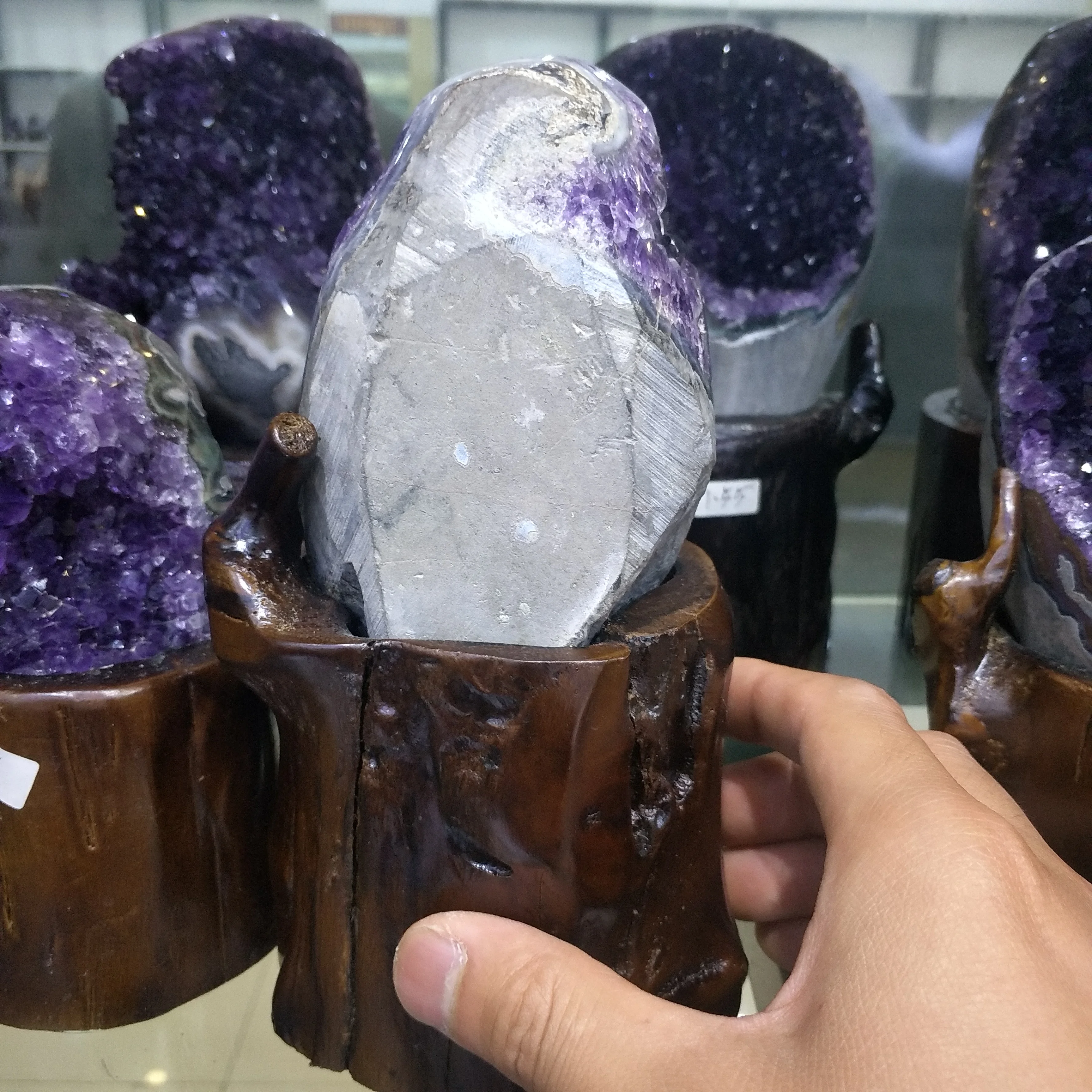 1kg Natural purple crystal cluster natural Uruguay amethyst cave decoration + base
1kg Natural purple crystal cluster natural Uruguay amethyst cave decoration + base