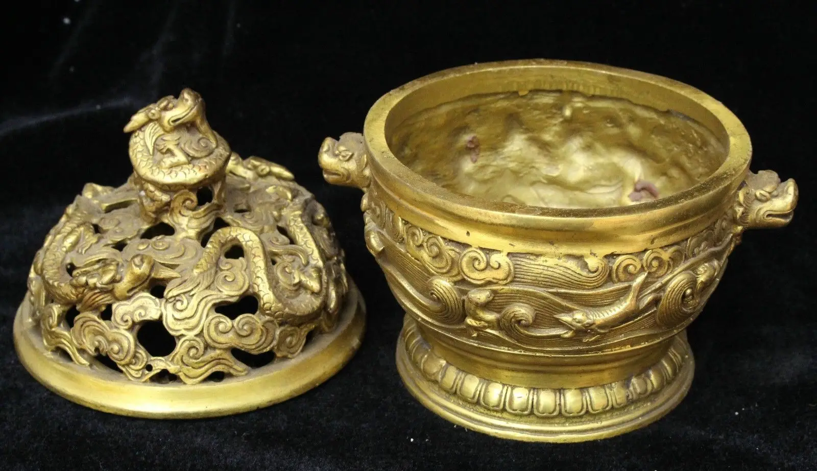 Chinese Ancient Bronze Fengshui Dragon Head Animal Incense Burner Censer Statue
Chinese Ancient Bronze Fengshui Dragon Head Animal Incense Burner Censer Statue