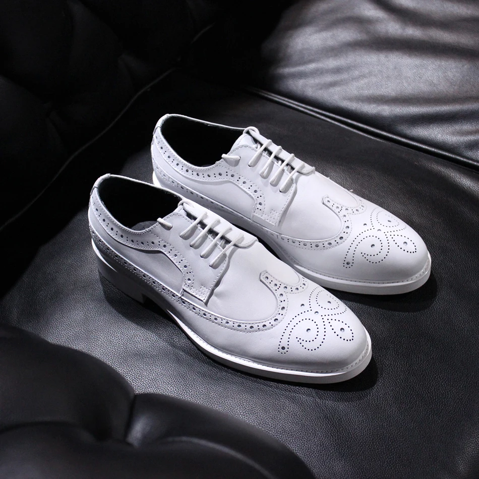 2017 brand design white genuine leather brogue shoes British style bullock carved lace up oxfords groom shoes for men freeship
2017 brand design white genuine leather brogue shoes British style bullock carved lace up oxfords groom shoes for men freeship