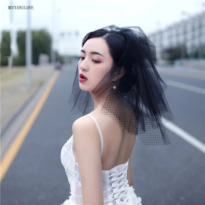 Black Short Bridal Veils Cut Edge Two Layer Shoulder Length Veils For Bride Ivory Hole Tulle Wedding Veils Voile Mariage Court
Black Short Bridal Veils Cut Edge Two Layer Shoulder Length Veils For Bride Ivory Hole Tulle Wedding Veils Voile Mariage Court