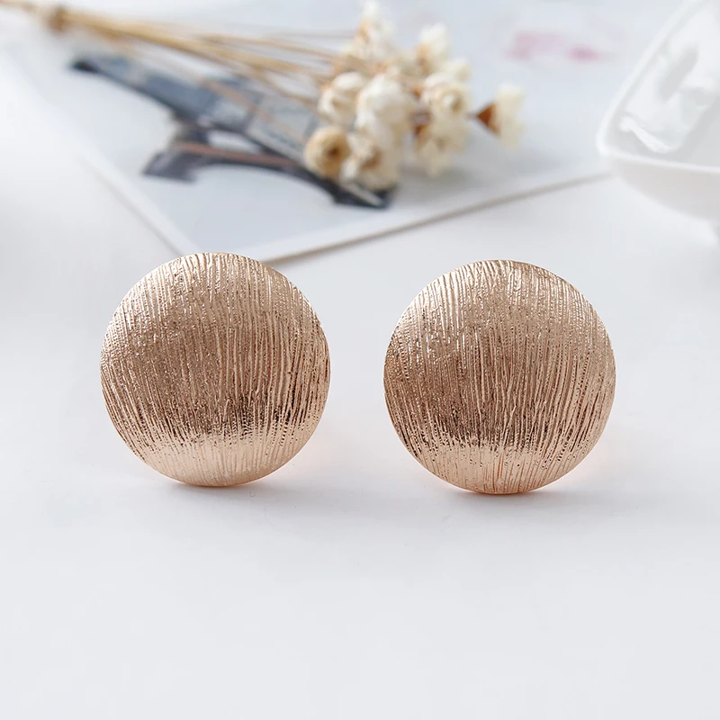 6pcs Round wire drawing design women ear clip shiny golden ear clip alloy jewelry wholesale fashionable dress collocation
6pcs Round wire drawing design women ear clip shiny golden ear clip alloy jewelry wholesale fashionable dress collocation