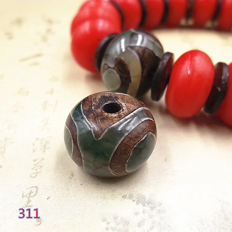 1pcs/lot Bead wholesale Tibetan antique do old dragon scales small three natural barrel Chu Lezi diy jewelry making
1pcs/lot Bead wholesale Tibetan antique do old dragon scales small three natural barrel Chu Lezi diy jewelry making