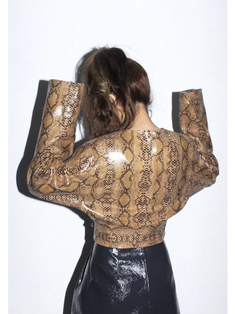 2019 Spring V neck Sexy Snake Print Jackets for Women Hollow Button Short Coats Ladies Party Night Crop Jackets h07
2019 Spring V neck Sexy Snake Print Jackets for Women Hollow Button Short Coats Ladies Party Night Crop Jackets h07