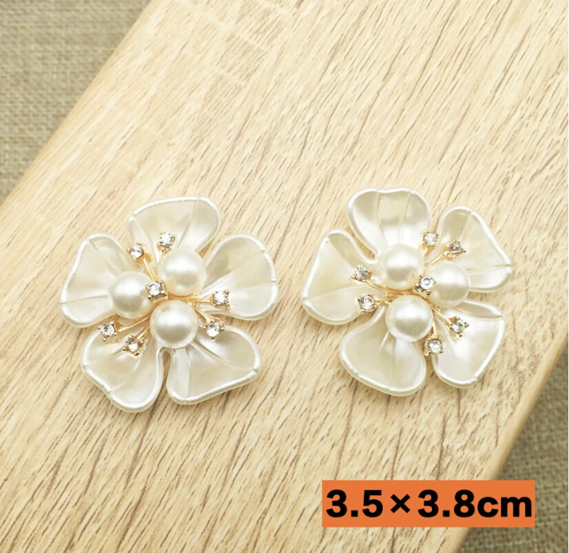 New Coming 38x35mm Pearl Rhinestone Buttons Top Quality Nice Flower Center For Hair Accessory 50pcs/lot
New Coming 38x35mm Pearl Rhinestone Buttons Top Quality Nice Flower Center For Hair Accessory 50pcs/lot
