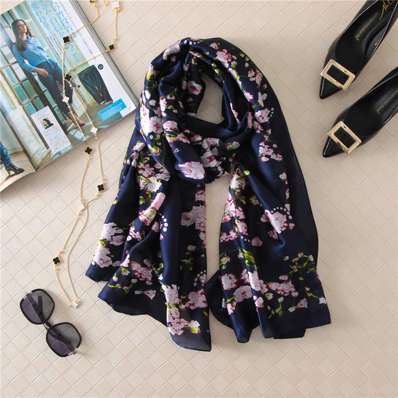 2021 Luxury Brand Women's New Scarf Spain Fashion Lady Silk Scarves Print Wraps and Shawls Pashmina Bandanas Foulard Hijab Snood
2021 Luxury Brand Women's New Scarf Spain Fashion Lady Silk Scarves Print Wraps and Shawls Pashmina Bandanas Foulard Hijab Snood