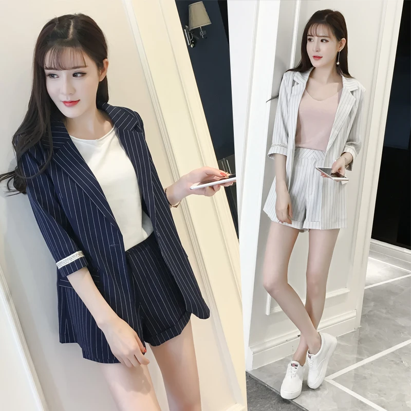 2020 Office Lady Blue Striped Short Pant Suits 2 Piece Sets Women Fashion Notched Jacket Blazer & High Waist Shorts Work Femme
2020 Office Lady Blue Striped Short Pant Suits 2 Piece Sets Women Fashion Notched Jacket Blazer & High Waist Shorts Work Femme