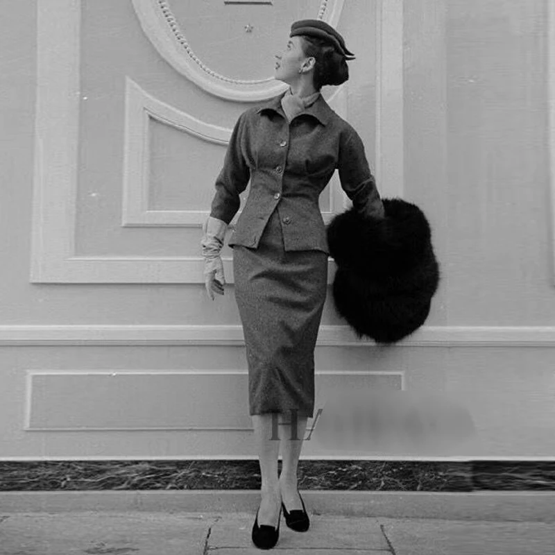 Runway New Fashion High Quality Autumn Party Workplace Sexy Jacket Grey Pencil Half Skirt Vintage Elegant Chic Slim Women'S Sets
Runway New Fashion High Quality Autumn Party Workplace Sexy Jacket Grey Pencil Half Skirt Vintage Elegant Chic Slim Women'S Sets