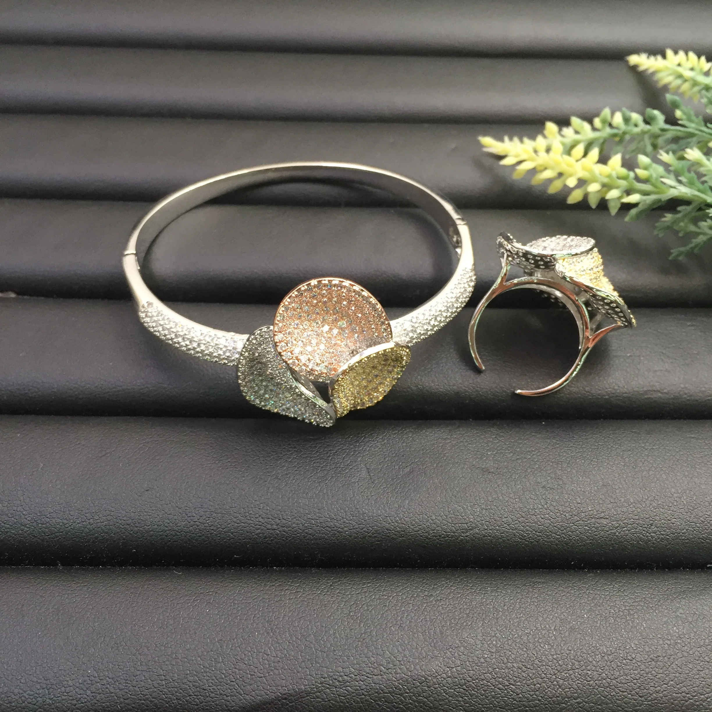 Lanyika Fashion Jewelry Smoke Rich Move Feeling Ball Micro Plated Party Romantic Bangle With Ring Banquet Daily Best Gift
Lanyika Fashion Jewelry Smoke Rich Move Feeling Ball Micro Plated Party Romantic Bangle With Ring Banquet Daily Best Gift