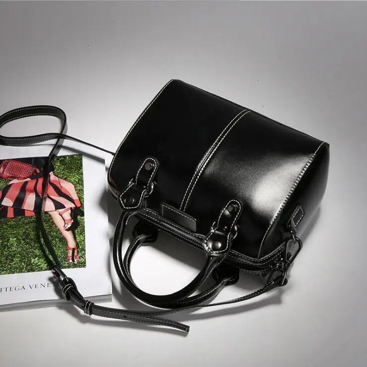 Genuine leather ladies black handbags white delicate thread fashion handbags women bags designer women leather boston bag
Genuine leather ladies black handbags white delicate thread fashion handbags women bags designer women leather boston bag