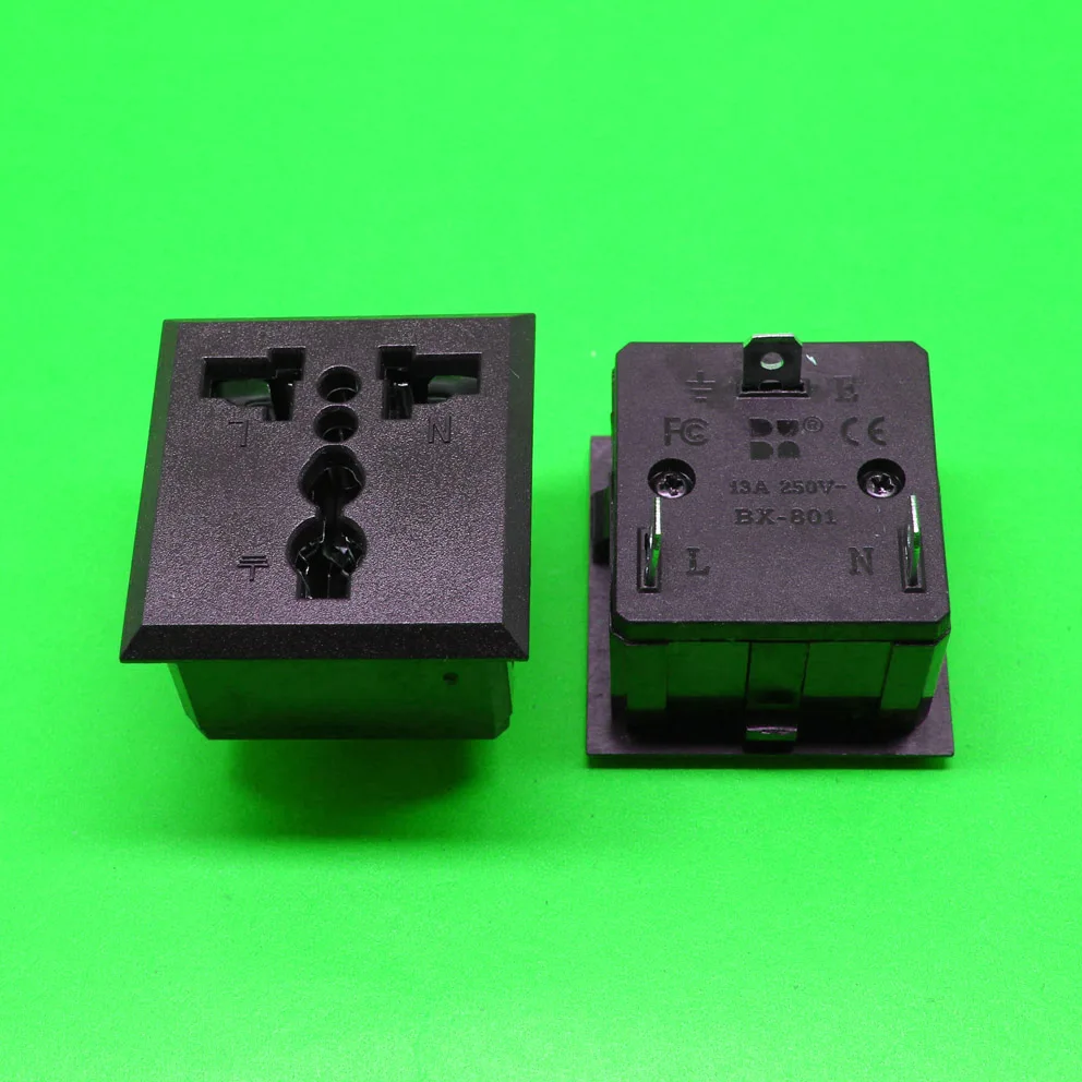 1x AC Power Socket AC Adapter Industrial Socket CE FCC environmental certification universal socket in UPS 13A 250V
1x AC Power Socket AC Adapter Industrial Socket CE FCC environmental certification universal socket in UPS 13A 250V
