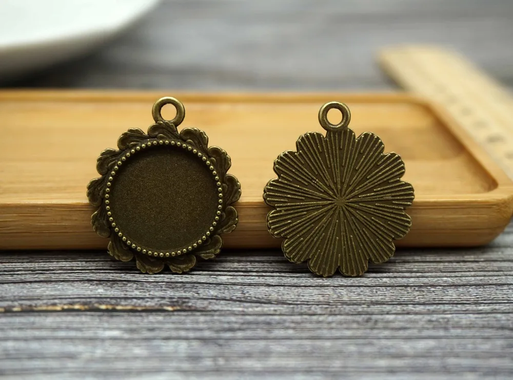 5PCS/lot inner size 18mm round Metal cabochons Base for making necklace jewelry used on leather cord Pendant Tray supply
5PCS/lot inner size 18mm round Metal cabochons Base for making necklace jewelry used on leather cord Pendant Tray supply