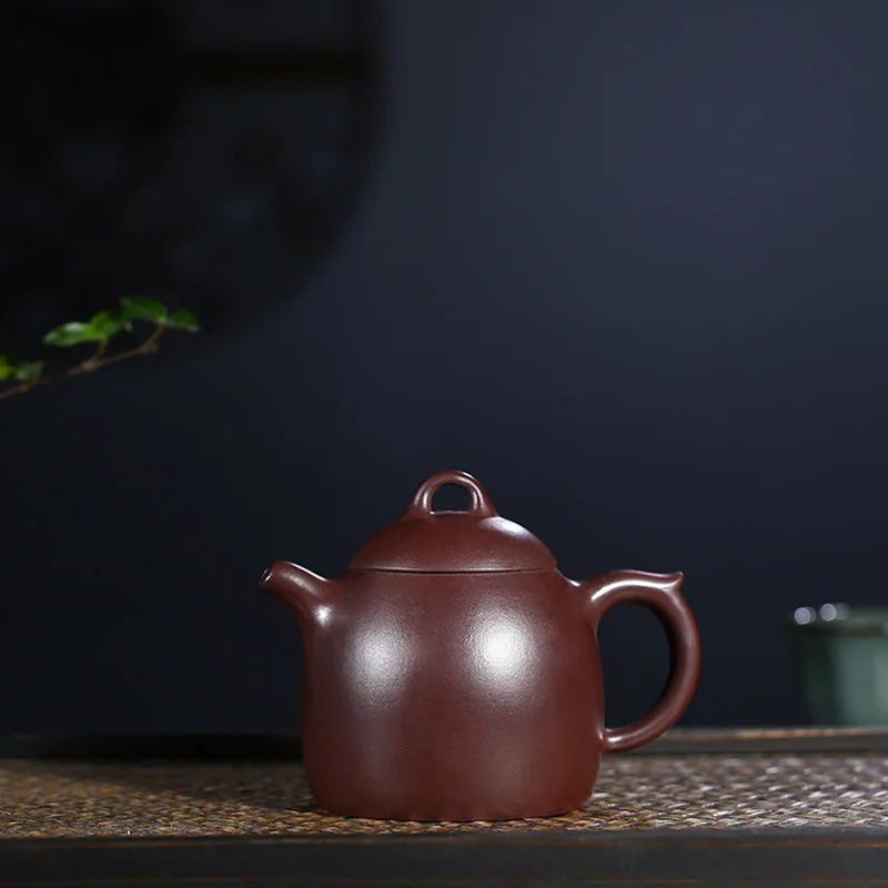 genuine famous artists hand-made original purple clay purple clay purple Zhu clay Qinquan pot Kungfu teapot and tea set
genuine famous artists hand-made original purple clay purple clay purple Zhu clay Qinquan pot Kungfu teapot and tea set