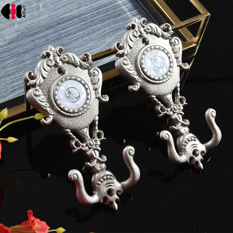 2 Pieces Casting Zinc Alloy Curtain Hooks Wall Holder Hanger Tassel Tieback Curtain Accessiories CP106C
2 Pieces Casting Zinc Alloy Curtain Hooks Wall Holder Hanger Tassel Tieback Curtain Accessiories CP106C