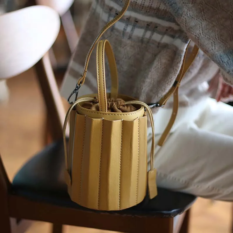 New original handmade leather handbags pleated sheepskin literary simple crossbody shoulder bag
New original handmade leather handbags pleated sheepskin literary simple crossbody shoulder bag