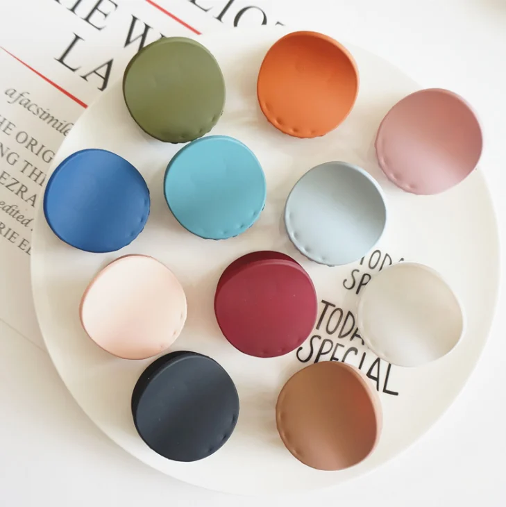 Простая и модная заколка для волос для взрослых
Простая и модная заколка для волос для взрослых