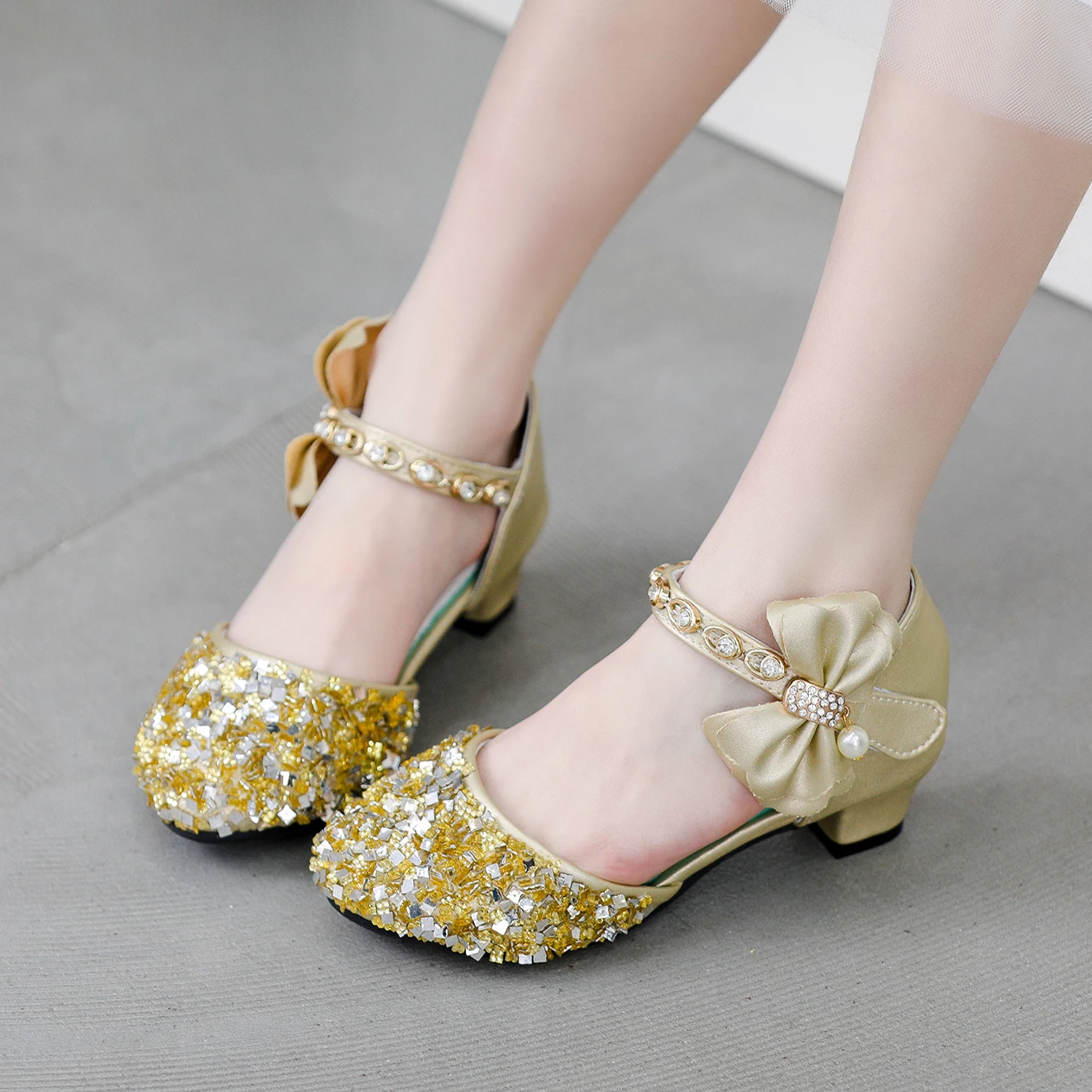 Princess Shoes, Girls'Sandals, New Fashion Children's Soft-soled True Leather Crystal Shoes, High-heeled Shoes
Princess Shoes, Girls'Sandals, New Fashion Children's Soft-soled True Leather Crystal Shoes, High-heeled Shoes