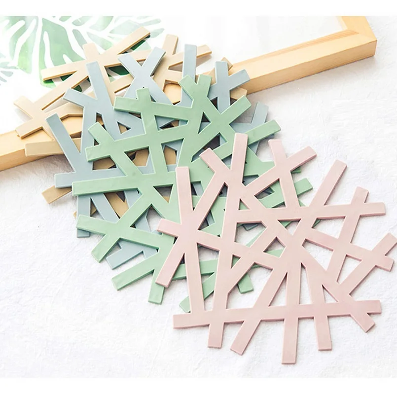 Plastic Placemats Table Heat Insulation Mats Hollow out Style Irregular Branch Shape Plastic Non-Slip Table Mats
Plastic Placemats Table Heat Insulation Mats Hollow out Style Irregular Branch Shape Plastic Non-Slip Table Mats