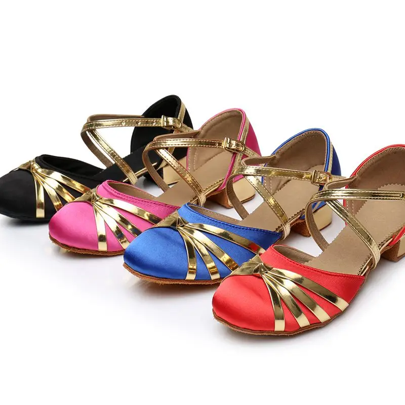 Latin dance shoes children girl dance shoes with soft bottom dancing sandals gold silver red blue Baotou dance shoes
Latin dance shoes children girl dance shoes with soft bottom dancing sandals gold silver red blue Baotou dance shoes