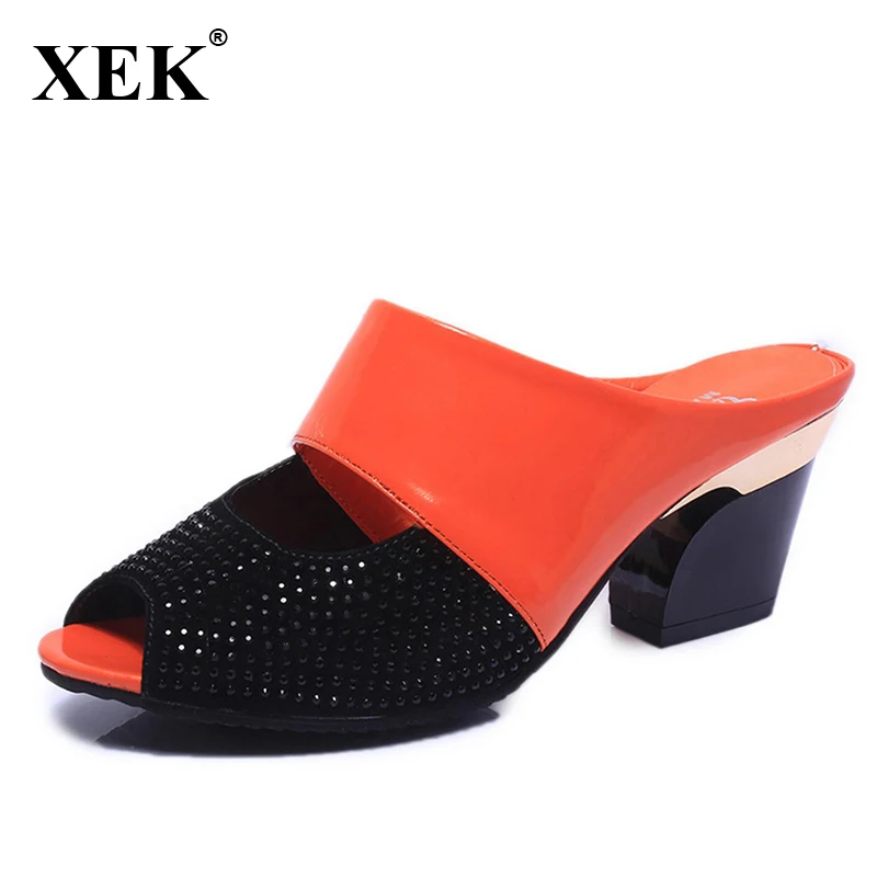2017 summer hot sale women slippers Fashion Shoes rhinestone thick high-heeled sandals open toe crystal women shoes XC06
2017 summer hot sale women slippers Fashion Shoes rhinestone thick high-heeled sandals open toe crystal women shoes XC06