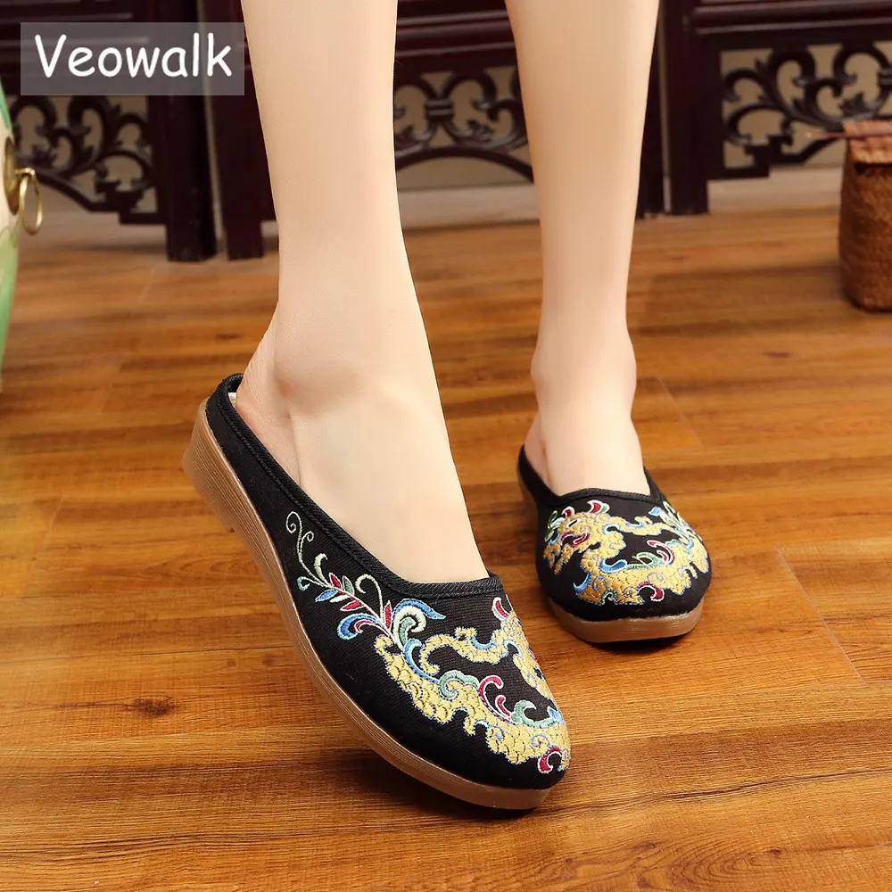 Veowalk Vintage Chinese Embroidered Women Canvas Close Toe Slippers Summer Elegant Ladies Cotton Fabric Flat Slide Shoes
Veowalk Vintage Chinese Embroidered Women Canvas Close Toe Slippers Summer Elegant Ladies Cotton Fabric Flat Slide Shoes