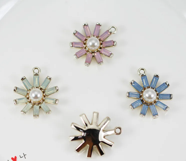 50pcs/lot 20*23mm Gold Tone Alloy Material Imitation Pearl Resin flower Charm For Earring DIY Handmade Jewelry Making
50pcs/lot 20*23mm Gold Tone Alloy Material Imitation Pearl Resin flower Charm For Earring DIY Handmade Jewelry Making