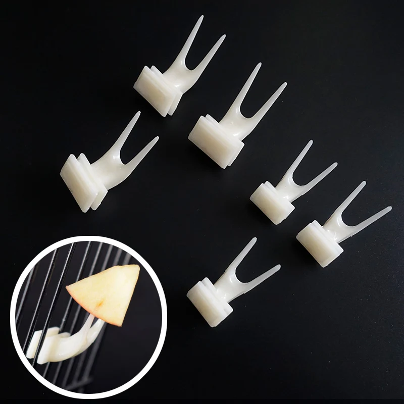 5pcs/lot Fruit Fork Bird Feeder For parrots Pet Bird Supplies Plastic Food Holder Feeding On Cage 2 Size S/L
5pcs/lot Fruit Fork Bird Feeder For parrots Pet Bird Supplies Plastic Food Holder Feeding On Cage 2 Size S/L