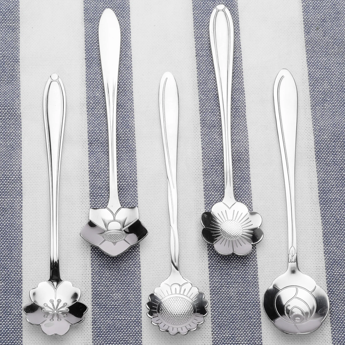 5pcs Stainless Steel Mixed Flower Shape Spoons Sugar Silver Coffee Spoon Teaspoons Ice Cream Flatware Tableware Kitchen Tool
5pcs Stainless Steel Mixed Flower Shape Spoons Sugar Silver Coffee Spoon Teaspoons Ice Cream Flatware Tableware Kitchen Tool
