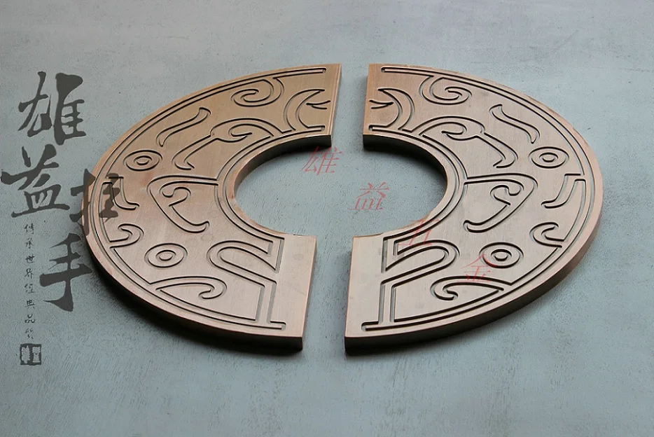 Chinese antique clouds carving door handle modern bronze doors of the semi-circular glass door handle
Chinese antique clouds carving door handle modern bronze doors of the semi-circular glass door handle